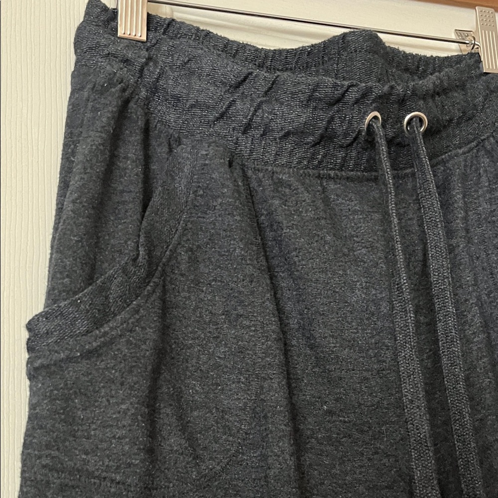 New York Laundry Women's Black Capri Joggers Med